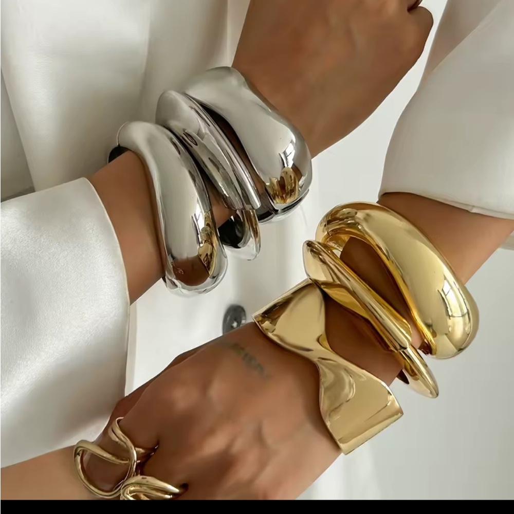 3 Exaggerated Silver Bangle Bracelet Set - image 5